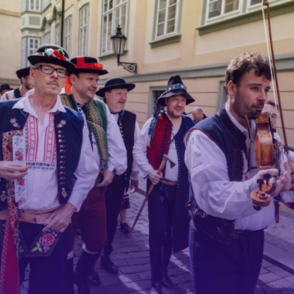 Sněmovní ogaři a ogarky, ministr v kumbálku i poděkování Václavu Moravcovi!